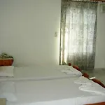 فندق Ayeri