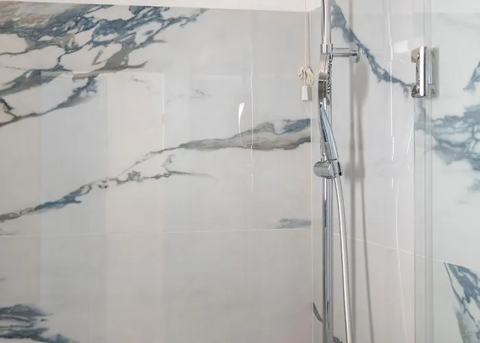 Ayeri מלון פארוס