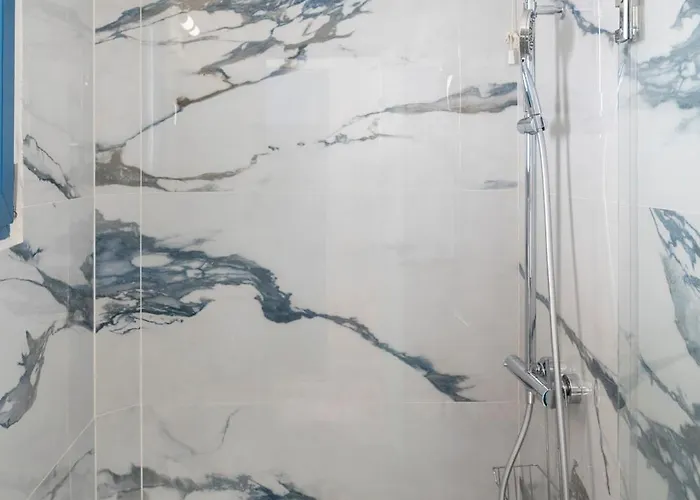 Ayeri מלון פארוס